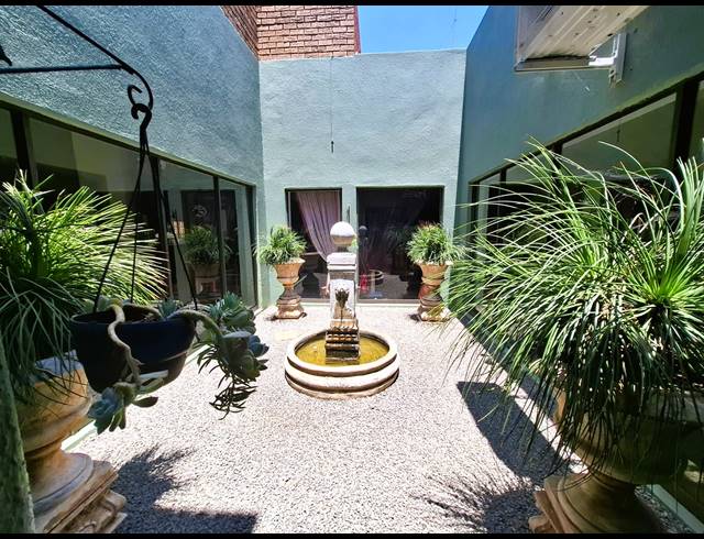 4 BEDROOM HOUSE FOR SALE IN VAN DER MERWES KROON